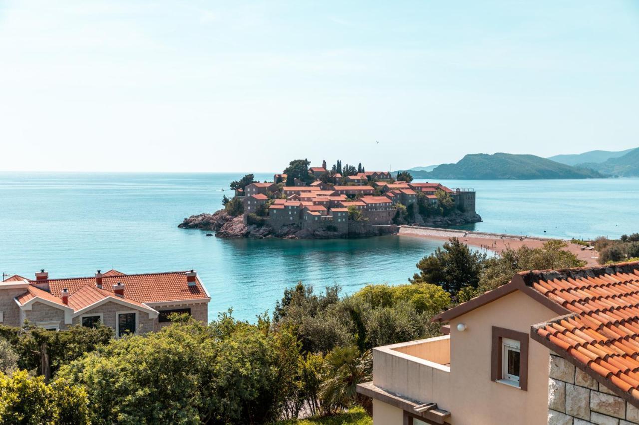 Sun Rose Apartments Sveti Stefan Bagian luar foto
