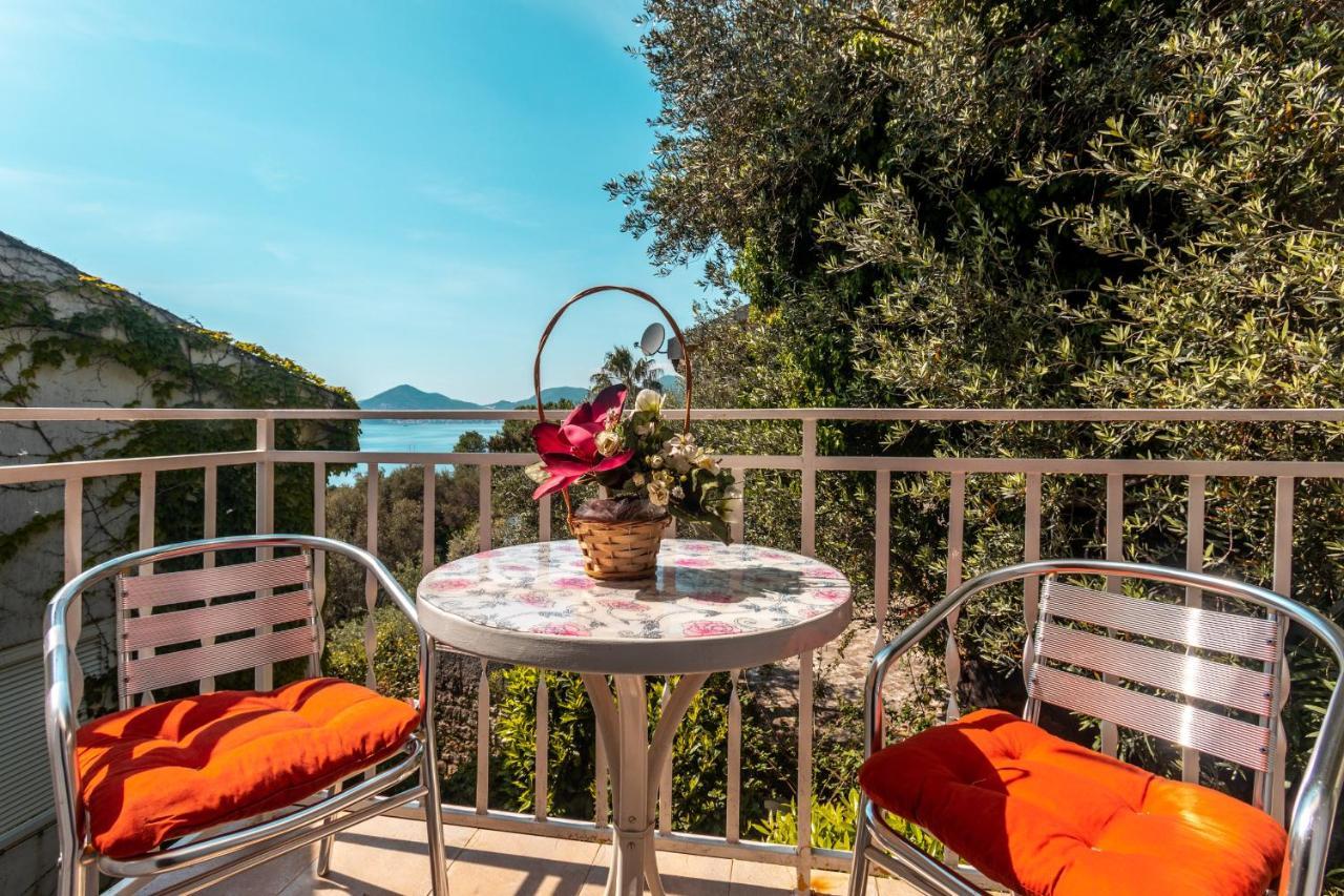 Sun Rose Apartments Sveti Stefan Bagian luar foto