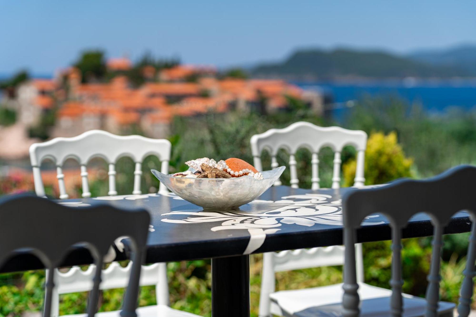 Sun Rose Apartments Sveti Stefan Bagian luar foto