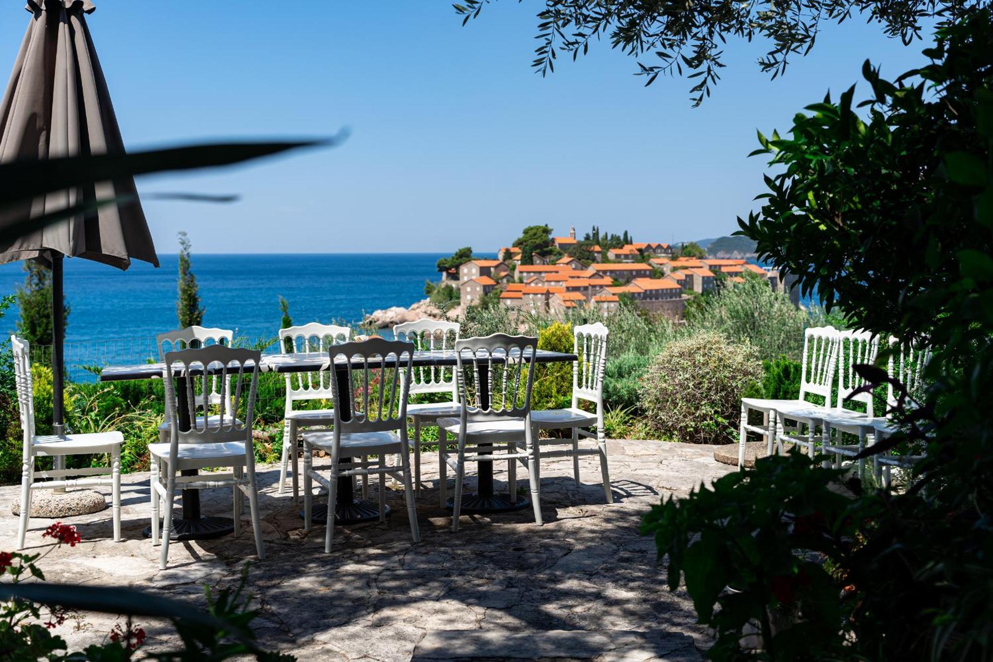 Sun Rose Apartments Sveti Stefan Bagian luar foto