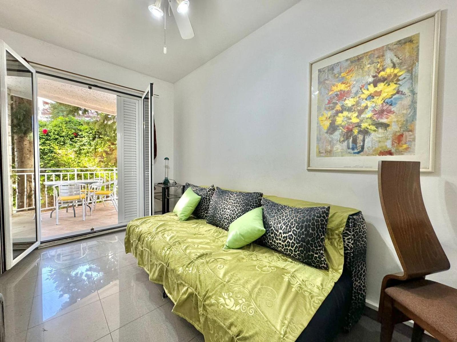 Sun Rose Apartments Sveti Stefan Bagian luar foto
