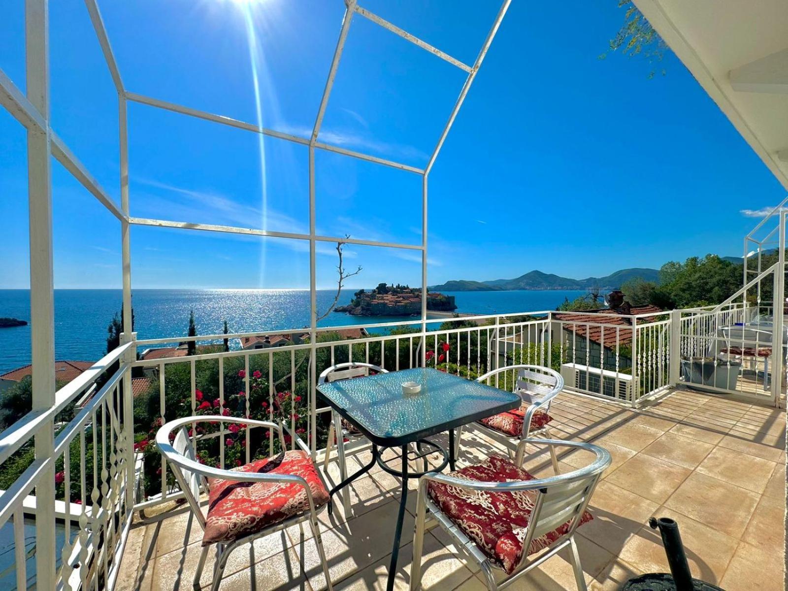 Sun Rose Apartments Sveti Stefan Bagian luar foto