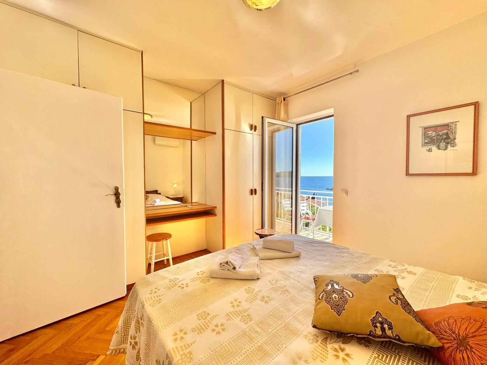 Sun Rose Apartments Sveti Stefan Bagian luar foto