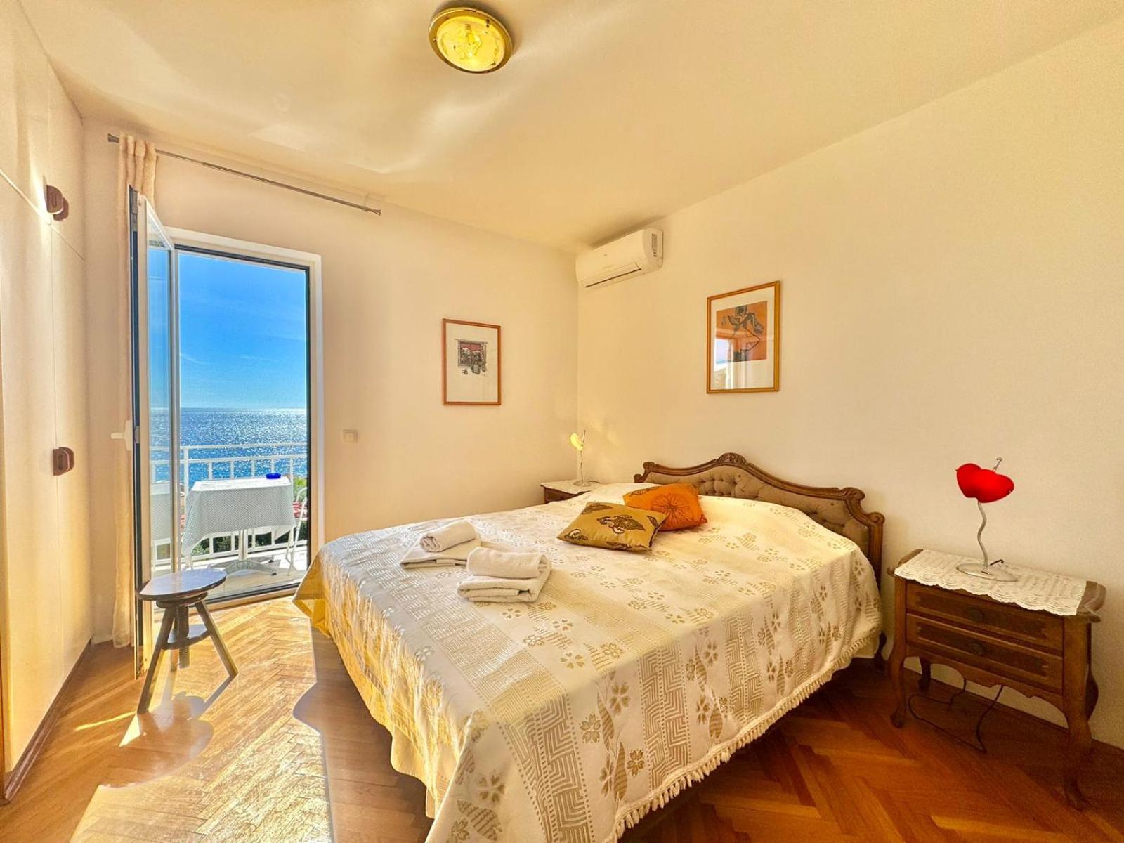 Sun Rose Apartments Sveti Stefan Bagian luar foto