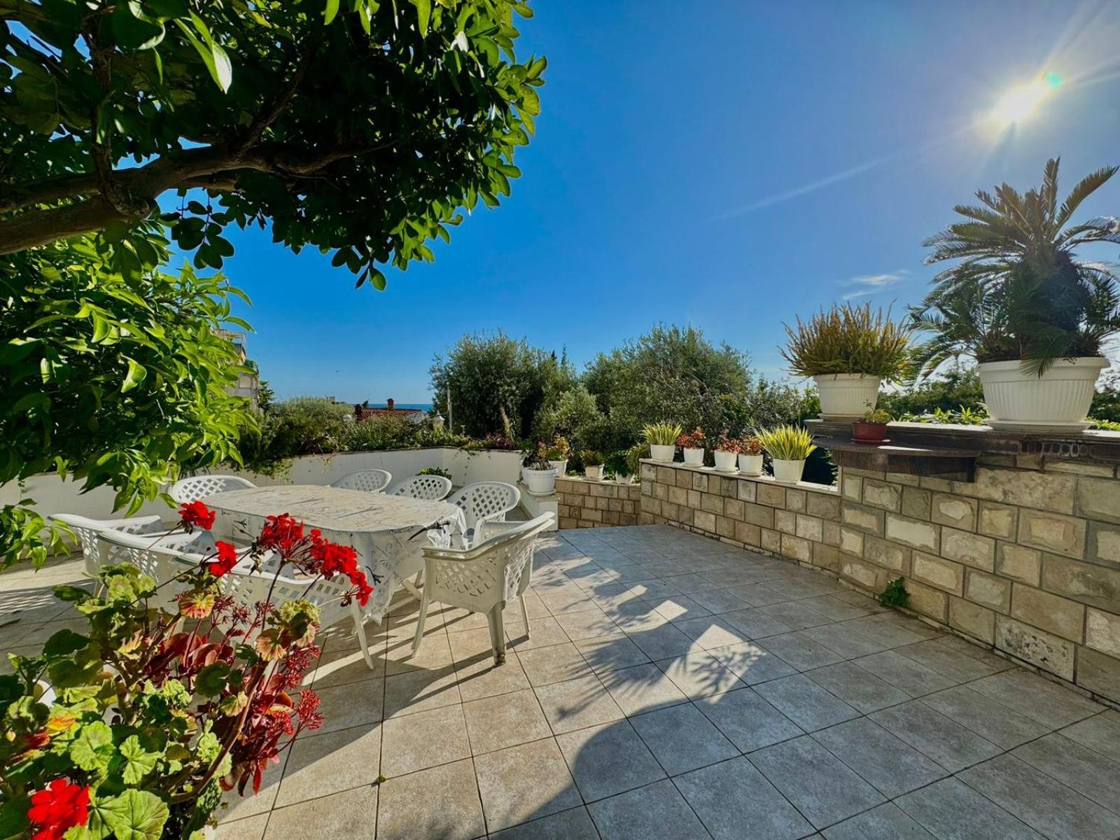 Sun Rose Apartments Sveti Stefan Bagian luar foto