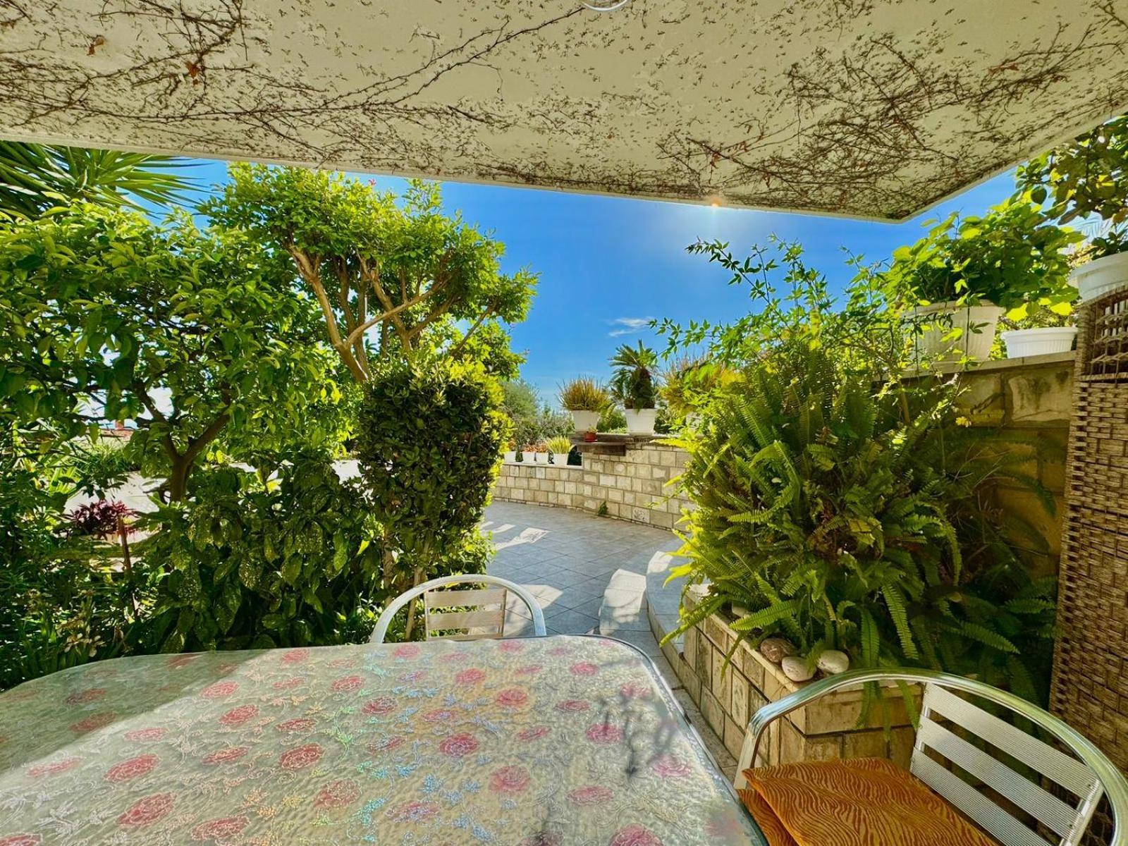 Sun Rose Apartments Sveti Stefan Bagian luar foto