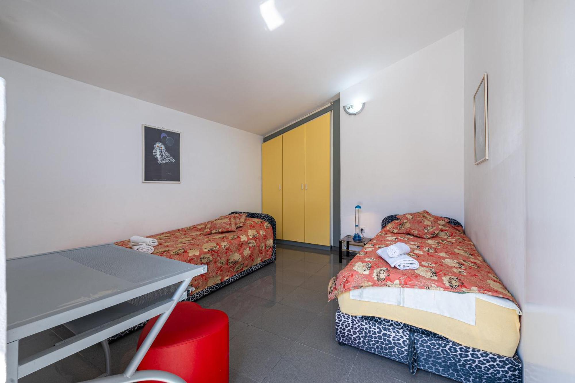 Sun Rose Apartments Sveti Stefan Ruang foto