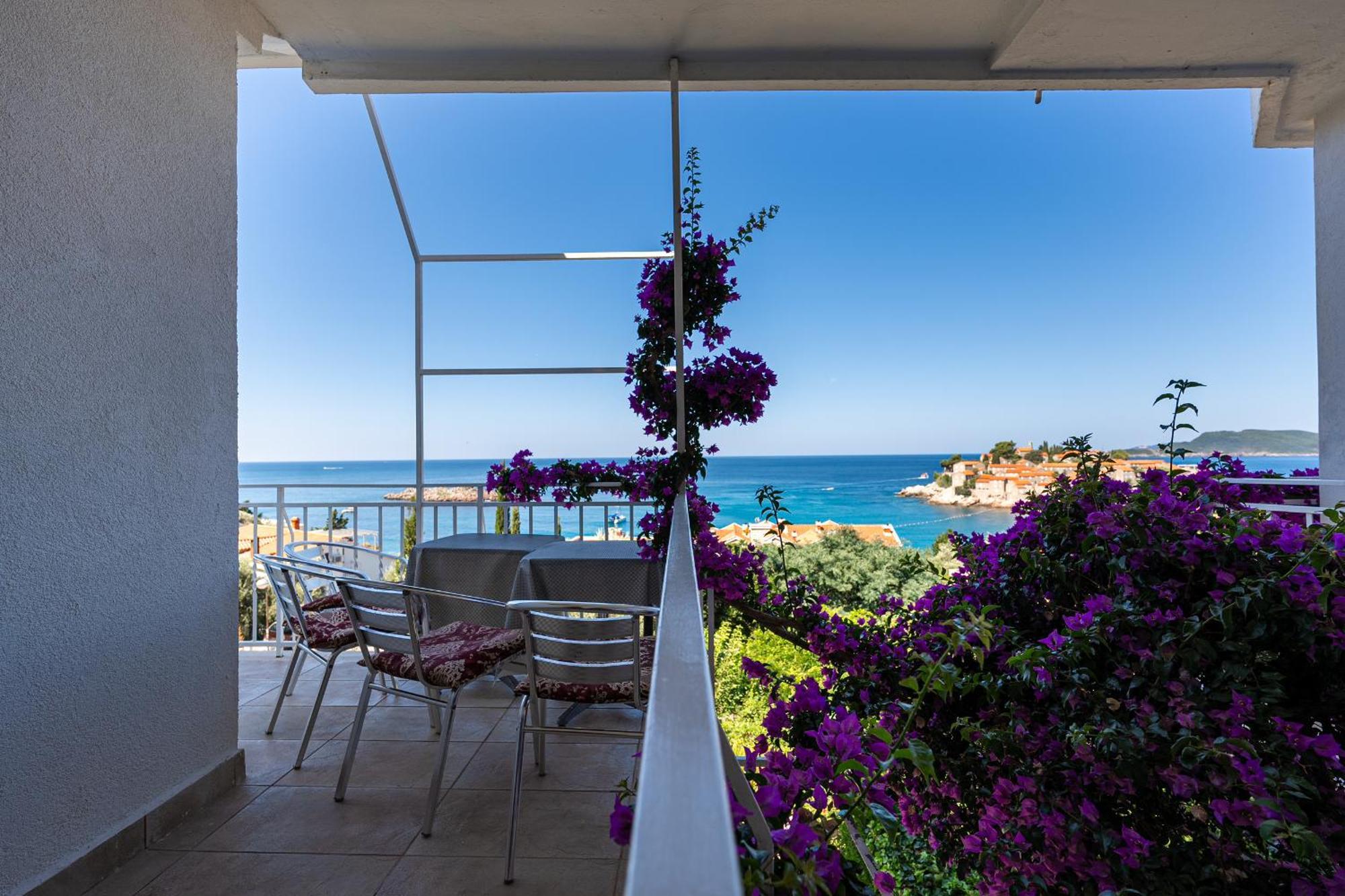 Sun Rose Apartments Sveti Stefan Ruang foto