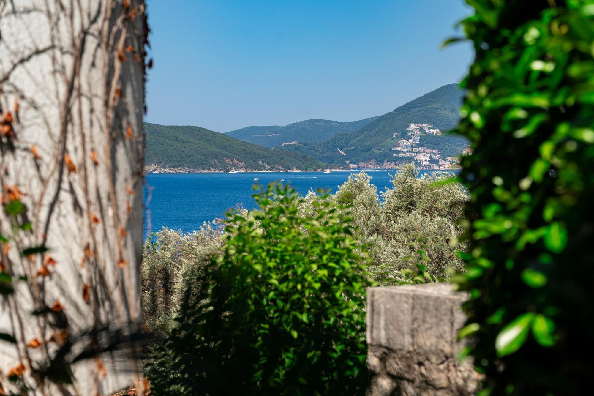 Sun Rose Apartments Sveti Stefan Ruang foto