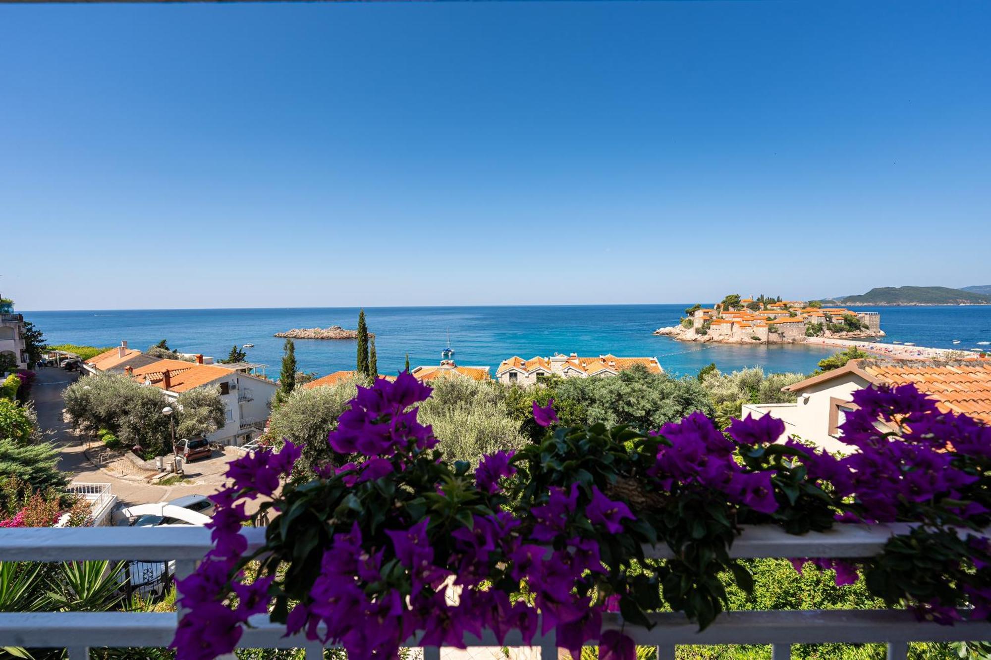 Sun Rose Apartments Sveti Stefan Ruang foto