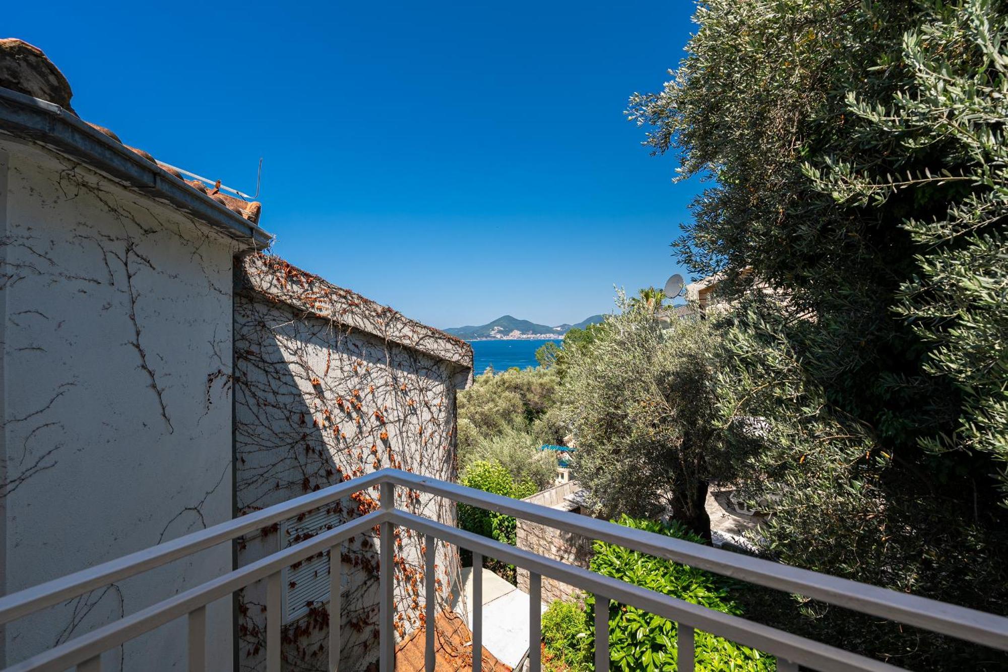 Sun Rose Apartments Sveti Stefan Ruang foto
