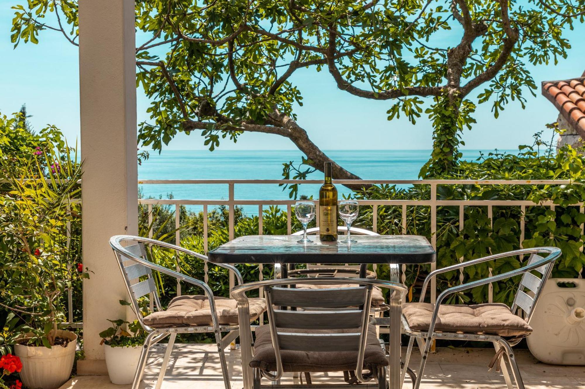 Sun Rose Apartments Sveti Stefan Bagian luar foto