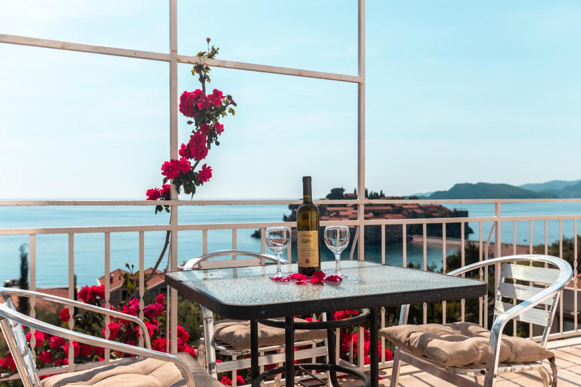 Sun Rose Apartments Sveti Stefan Ruang foto